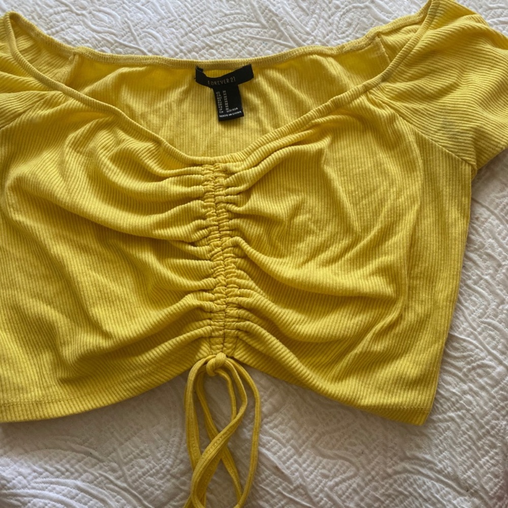 Yellow off shoulder crop top💛